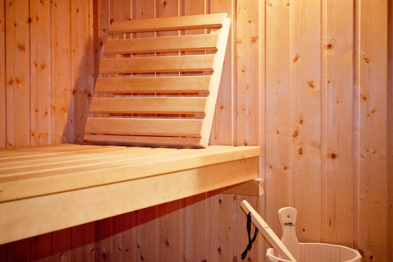 Co powinieneś zabrać do sauny